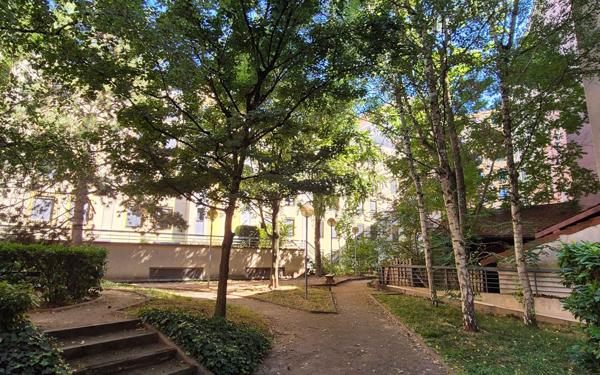 Appartement à vendre    2 pièces • 48,23 m2 Lyon 4