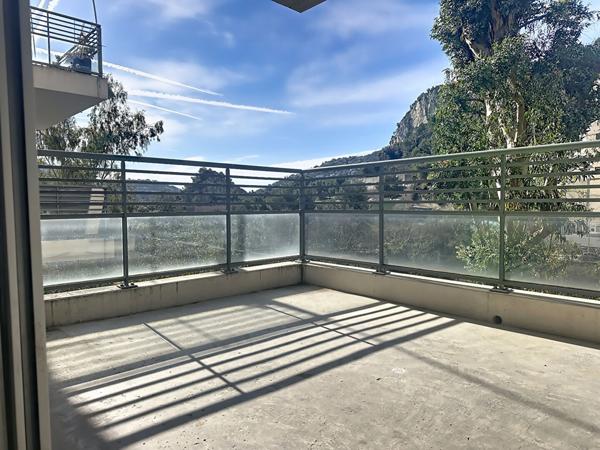 3  Pièces traversant avec Terrasse Sud-Ouest & Piscine