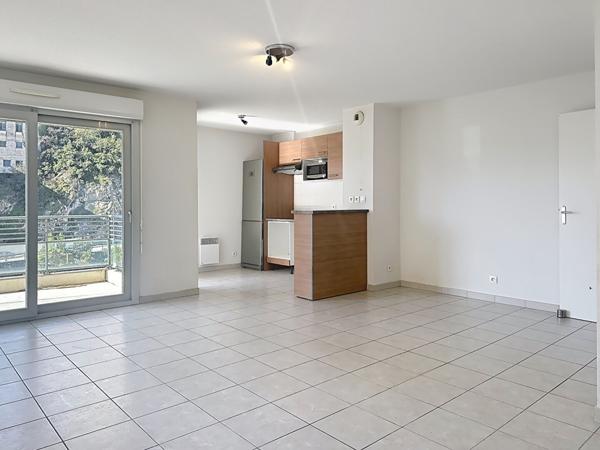 3  Pièces traversant avec Terrasse Sud-Ouest & Piscine