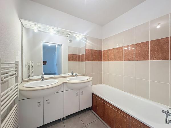 3  Pièces traversant avec Terrasse Sud-Ouest & Piscine