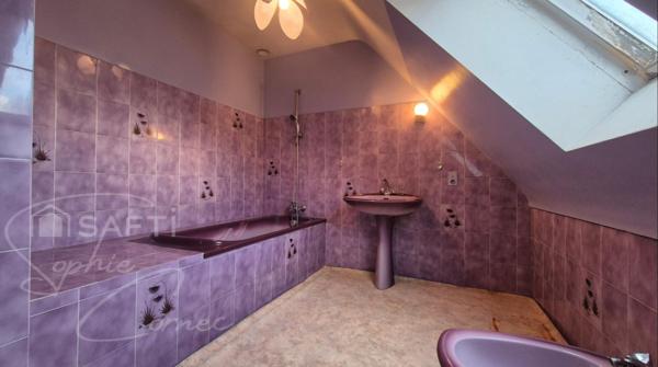 Maison de 119m² à rénover à 2,6km des plages Lodonnec et Langoz