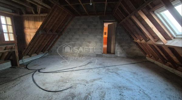 Maison de 119m² à rénover à 2,6km des plages Lodonnec et Langoz