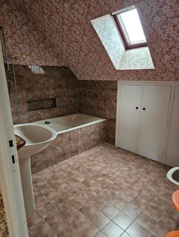 Très bon emplacement, construction de qualité.