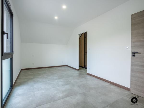 Maison contemporaine à Saint Barthelemy D Anjou, parc de Pignerolles de 6 pièces