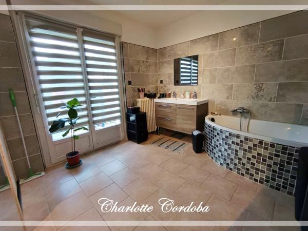 Maison familiale 5 pièces avec de beaux volumes à vendre à Colayrac-Saint-Cirq