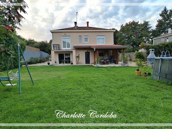 Maison familiale 5 pièces avec de beaux volumes à vendre à Colayrac-Saint-Cirq