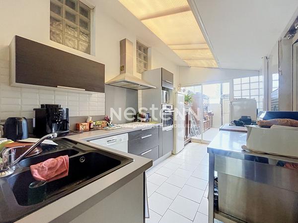 Maison mitoyenne - centre ville - 4 chambres - rafraichissement à prévoir - 98000€