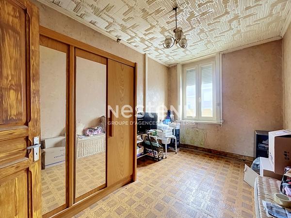 Maison mitoyenne - centre ville - 4 chambres - rafraichissement à prévoir - 98000€