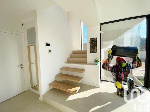 Maison d’architecte 5 pièces de 156 m² à Saint-Raphaël (83700)