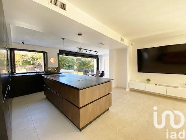 Maison d’architecte 5 pièces de 156 m² à Saint-Raphaël (83700)