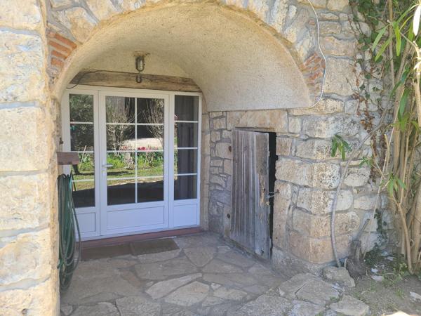 Maison de charme, grange et jardin intimiste.