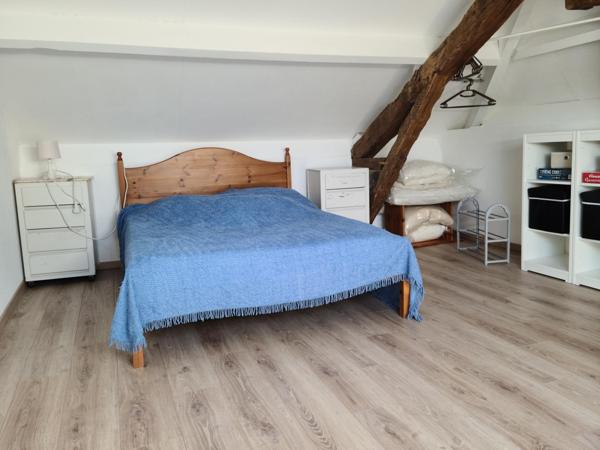 Maison de charme, grange et jardin intimiste.