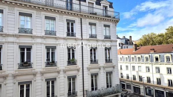 Appartement à LYON 6E ARRONDISSEMENT, 69006 - 5 pièces 106m²