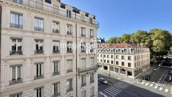 Appartement à LYON 6E ARRONDISSEMENT, 69006 - 5 pièces 106m²