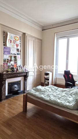 Appartement à LYON 6E ARRONDISSEMENT, 69006 - 5 pièces 106m²