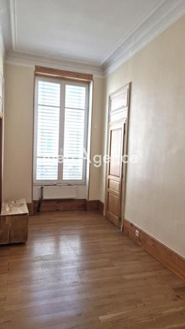 Appartement à LYON 6E ARRONDISSEMENT, 69006 - 5 pièces 106m²