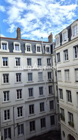 Appartement à LYON 6E ARRONDISSEMENT, 69006 - 5 pièces 106m²