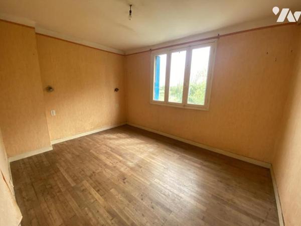 Maison + dépendances en pierre