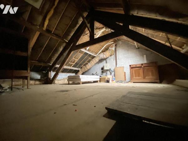 Maison + dépendances en pierre