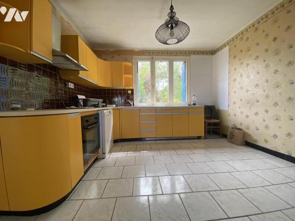 Maison + dépendances en pierre