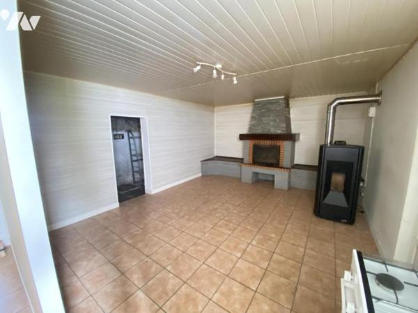 Maison + dépendances en pierre