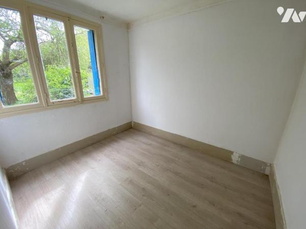 Maison + dépendances en pierre