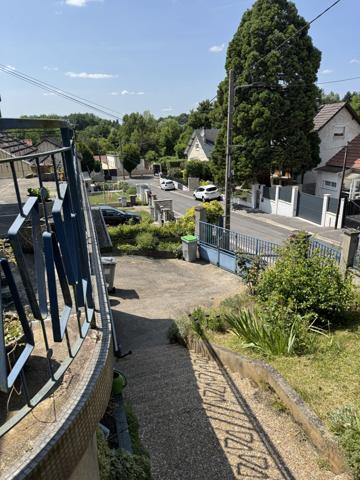 Le Thillay (95500) Maison sur 3 étages / 2 appartements