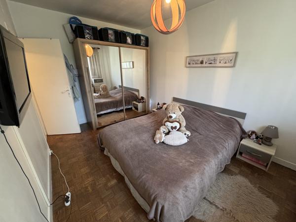 Le Thillay (95500) Maison sur 3 étages / 2 appartements