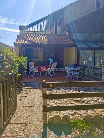 Dans une résidence calme et à seulement 200m de la plage sud des Naïades, cet appartement est un investissement idéal pour vos prochaines vacances.
18m2 composé d'un séjour/kitchenette avec banquette lit, d'un coin nuit puis d'une salle d'eau avec WC. Ainsi qu'une terrasse couverte et un jardin privatif d'environ 38m2 au total.
Le ravalement de façade de la résidence ainsi que l'étanchéité et les boiseries sont en cours de travaux actuellement pour une future résidence toute neuve pour vous, les futurs acheteurs ! 
A visiter rapidement, contactez-moi