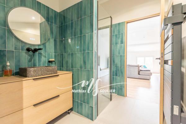 Maison rénovée de 240m² avec dépendance et piscine