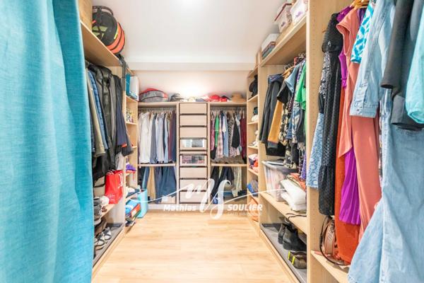 Maison rénovée de 240m² avec dépendance et piscine