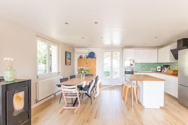 Maison rénovée de 240m² avec dépendance et piscine