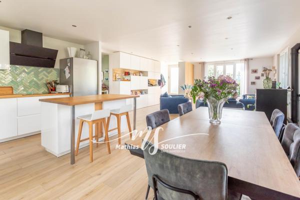 Maison rénovée de 240m² avec dépendance et piscine