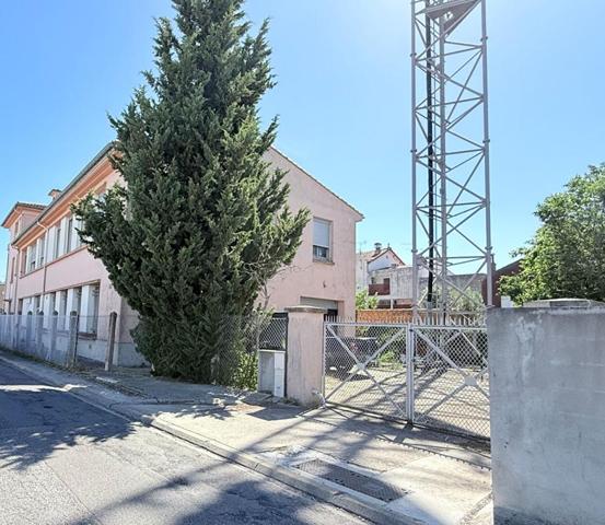 Immeuble 840m² style industriel ! Nombreuses possibilités !
