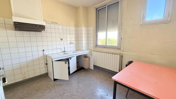 Immeuble 840m² style industriel ! Nombreuses possibilités !