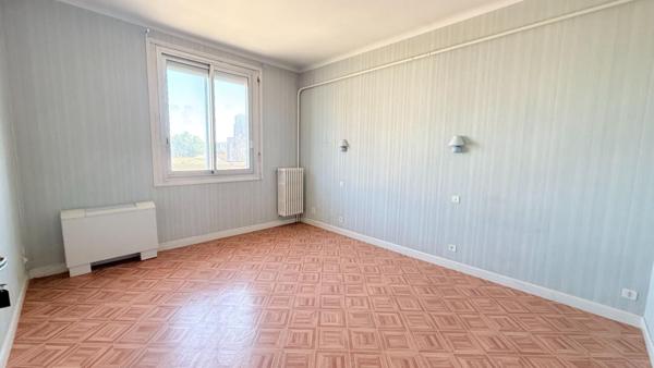 Immeuble 840m² style industriel ! Nombreuses possibilités !