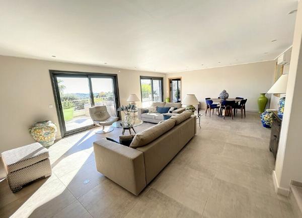 Maison à vendre    5 pièces • 170 m2 Vence