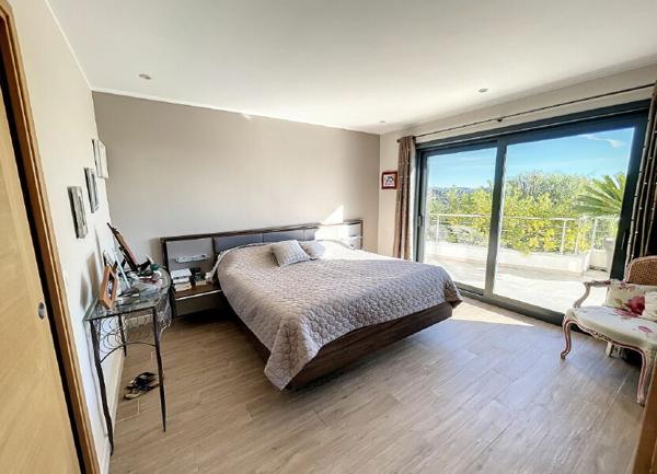 Maison à vendre    5 pièces • 170 m2 Vence