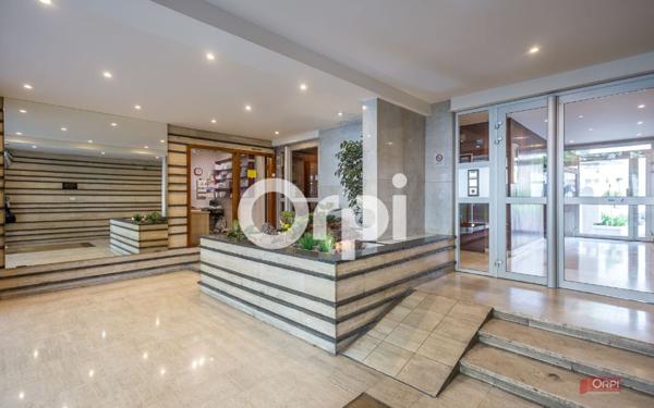 Appartement à vendre    3 pièces • 75,34 m2 Paris 11
