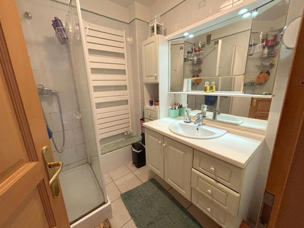 Appartement de 90 m² au 1er étage avec ascenseur