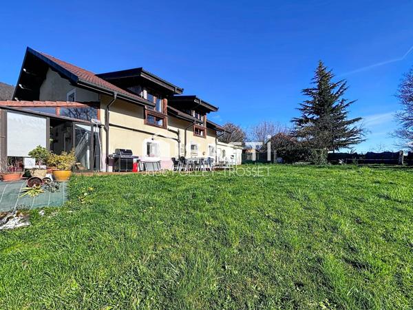 Propriété de caractère avec vue sur les montagnes