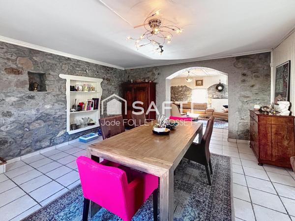 Propriété de caractère avec vue sur les montagnes