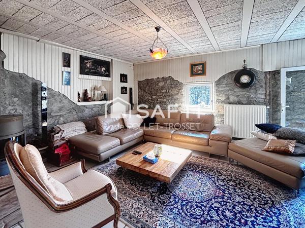 Propriété de caractère avec vue sur les montagnes