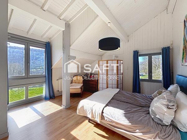 Propriété de caractère avec vue sur les montagnes