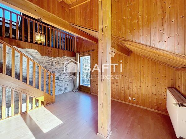 Propriété de caractère avec vue sur les montagnes