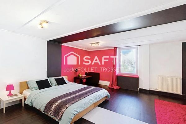 Propriété de caractère avec vue sur les montagnes