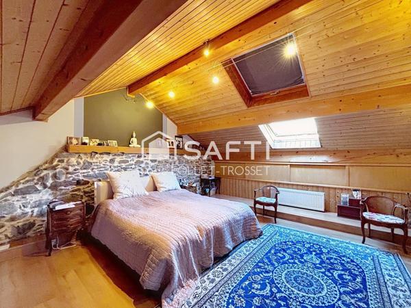 Propriété de caractère avec vue sur les montagnes