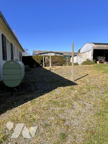 Maison entre bourg et littoral PENVENAN