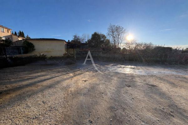 TERRAIN CONSTRUCTIBLE PLAT CENTRE VILLAGE