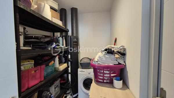 A VENDRE VILLA TROIS FACES RECENTE DE 82M² SUR TERRAIN DE 286M² A ELNE - EN PLAIN PIED - DEUX CHAMBRES - GARAGE - AUCUN TRAVAUX A PREVOIR - AUX NORMES.

Cette villa, située sur un secteur calme et recherché, se compose en plain-pied d'un hall d'entrée avec dressing, d'une pièce à vivre baignée de lumière qui s'ouvre sur une cuisine américaine aménagée, d'une buanderie, de deux chambres au volume exceptionnel, d'une pièce d'eau et d'un toilette indépendant.
Un garage est inclus, en plus d'une place de parking sur la parcelle.
A l'abri des regards, son jardin sans aucun entretien, vous offira d'agréables moments de détente et de farniente entre amis ou en famille.
Cette villa, en parfait état, sera idéale pour votre résidence principale ou secondaire, et parfaite pour un couple de retraités ou une personne seule, sans aucune contrainte.

Les plus : aucun travaux intérieur ni extérieur, proximité de toutes les commodités, ballon thermodynamique, menuiseries alu et pvc double vitrage, volets roulants électriques en alu, garage avec porte motorisés.

Je reste à votre disposition pour toutes informations.

DPE  en cours.